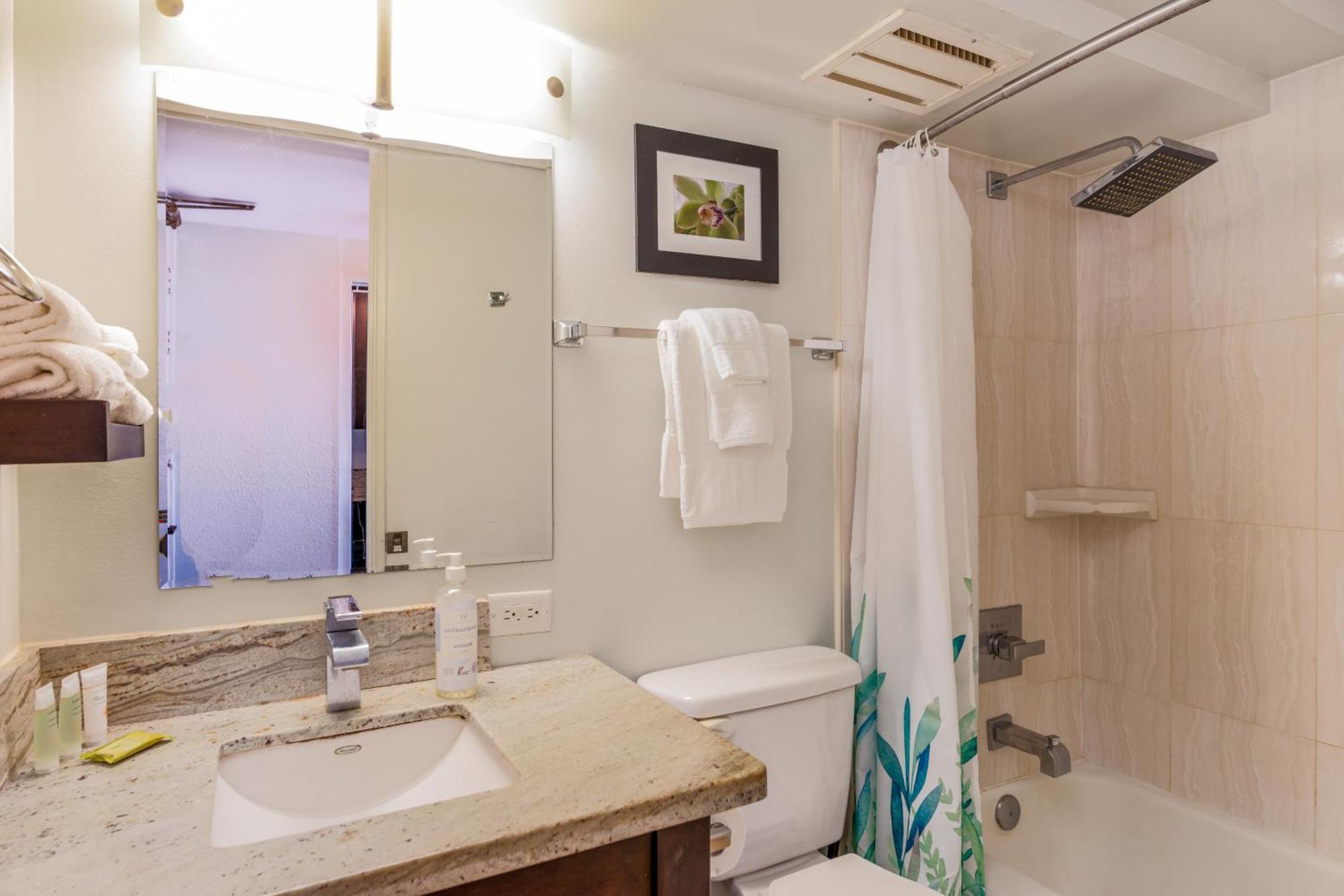 Island Colony Suites Гонолулу Номер фото