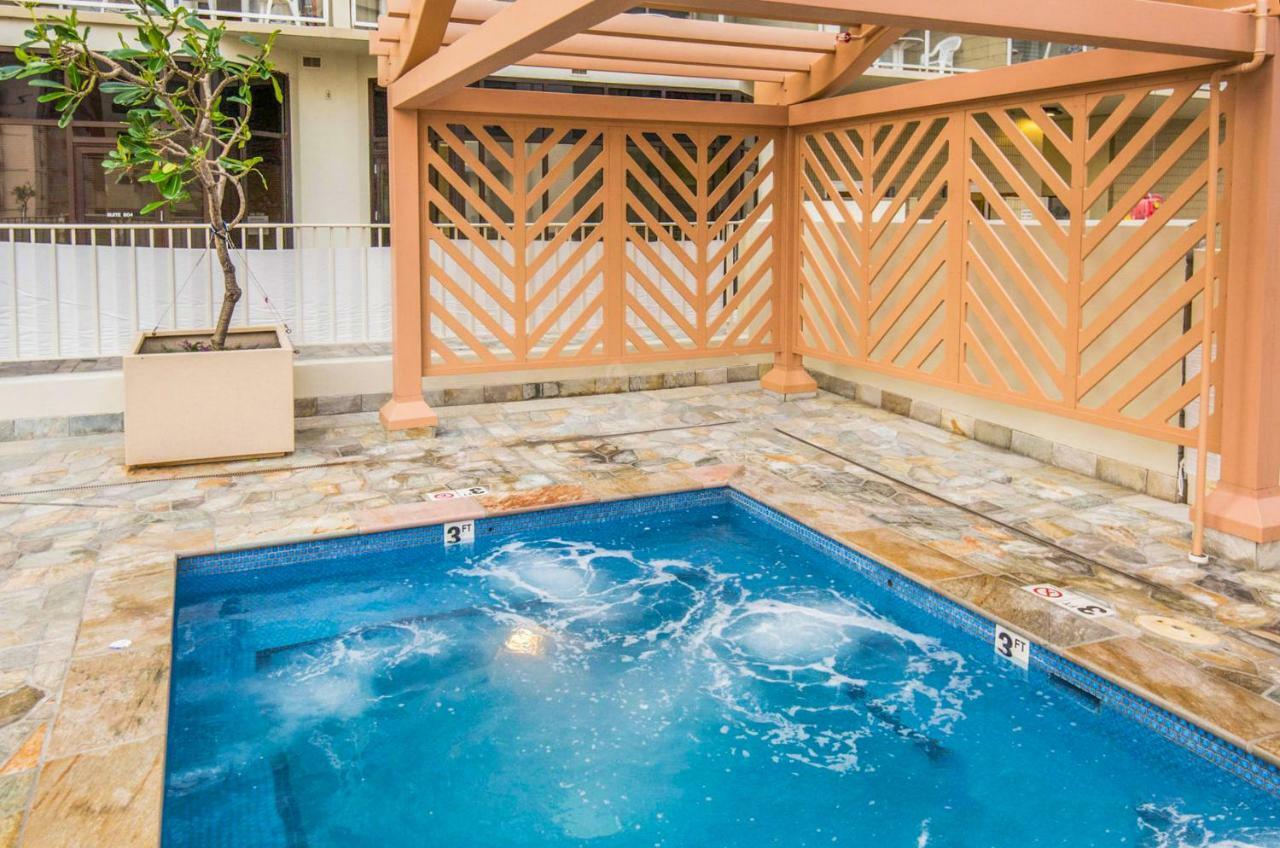 Island Colony Suites Гонолулу Екстер'єр фото